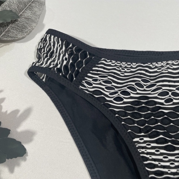 NWT Becca Reveal Hipster‎ Bikini Bottoms in Black/White [ XS ] - Picture 5 of 12